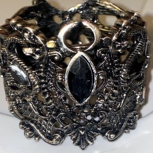 Restyle snakes cuff Bracelet OSFA but runs small!